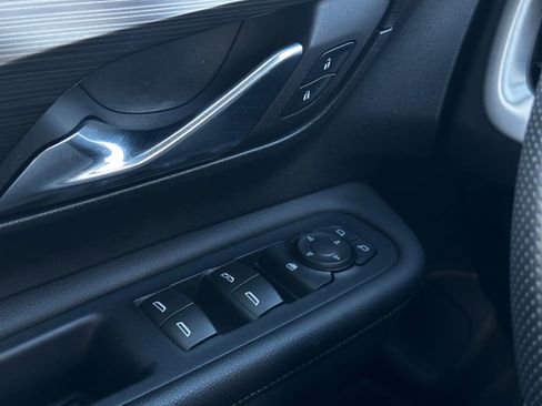 Used 2023 GMC Terrain SLE image 32