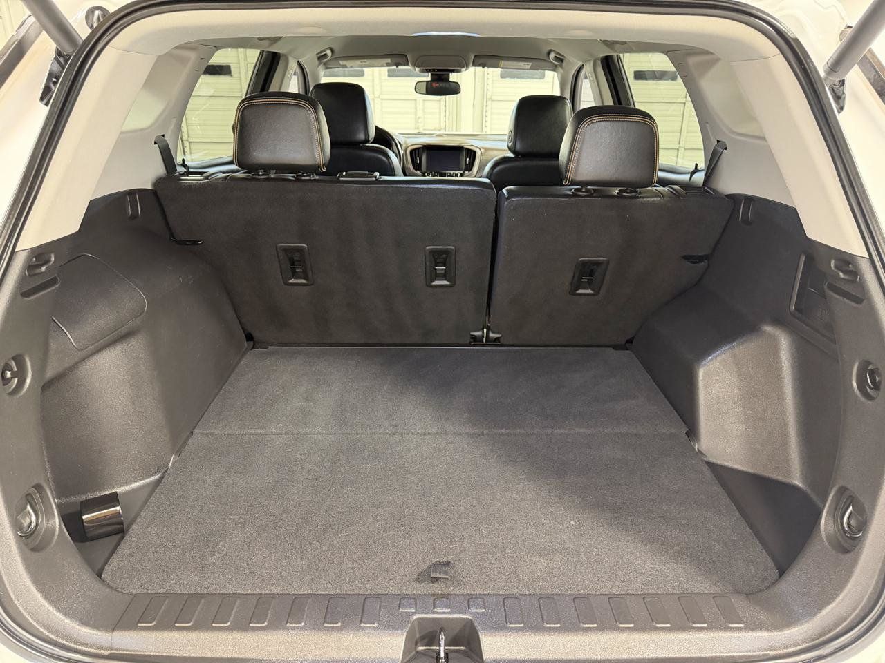 Used 2022 GMC Terrain AT4 w/ Tech Package AWD/4WD image 8