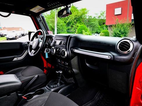 Used 2018 Jeep Wrangler Rubicon w/ Power Convenience Group image 21