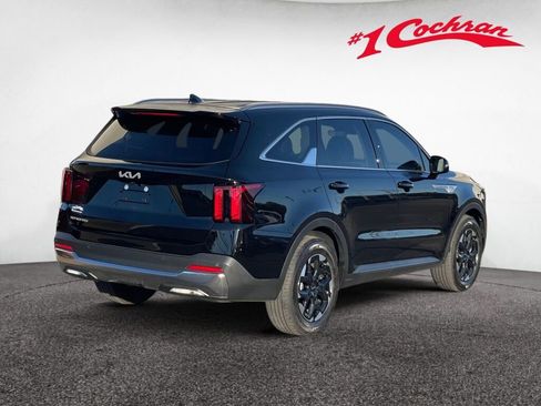 Used 2024 Kia Sorento S image 7