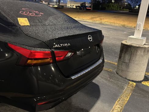 Used 2023 Nissan Altima 2.5 SV image 9