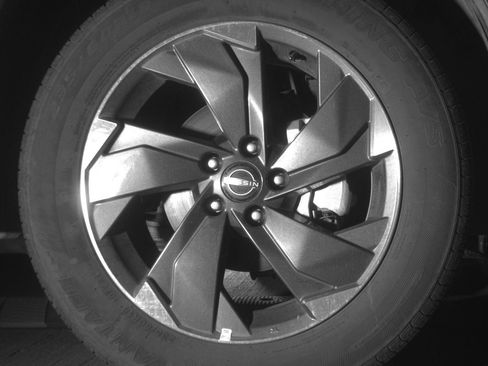 Used 2025 Nissan Rogue SV image 13