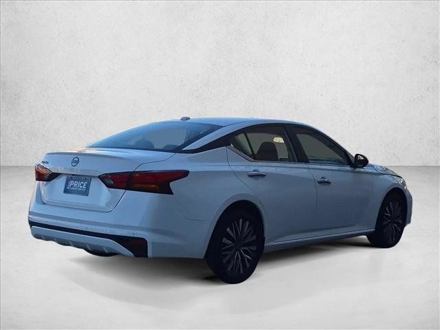 Used 2025 Nissan Altima 2.5 SV FWD image 5