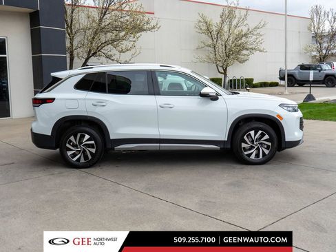 Used 2025 Volkswagen Tiguan S AWD/4WD image 9