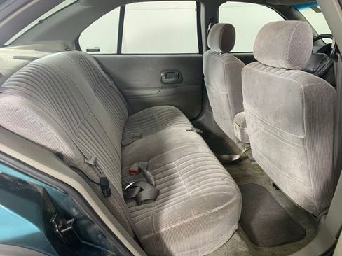 Used 2001 Chevrolet Lumina w/ Preferred Equipment Group FWD image 21