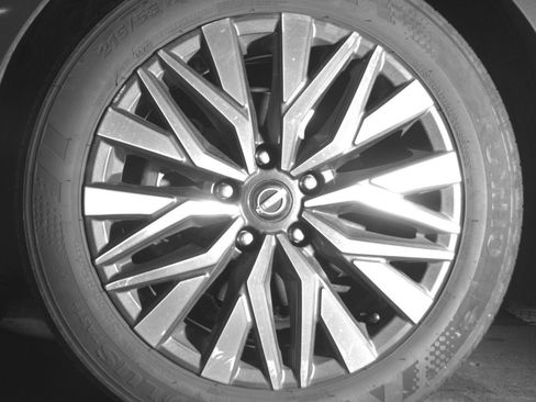 Used 2025 Nissan Altima 2.5 SV FWD image 15
