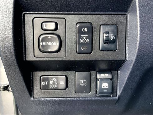 Used 2019 Toyota Tundra Limited image 33