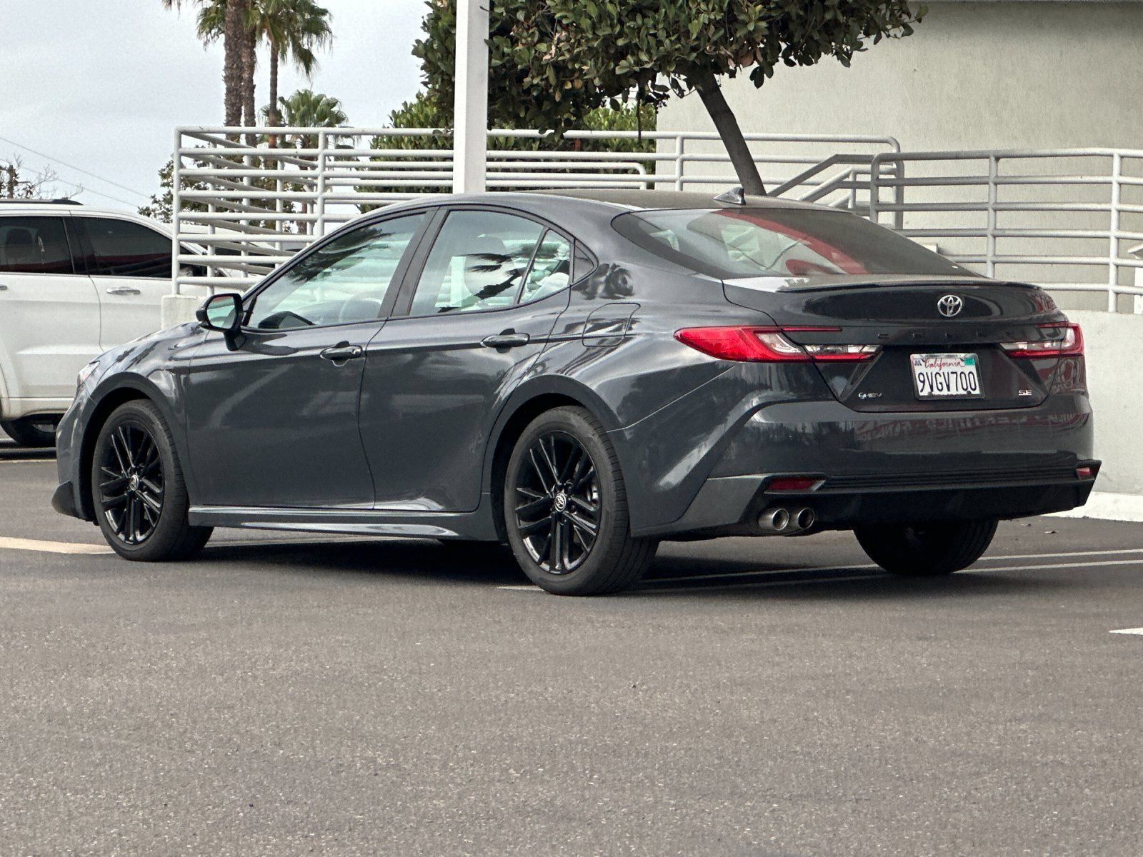 Used 2025 Toyota Camry SE w/ Convenience Package FWD image 3