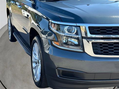 Used 2019 Chevrolet Suburban LT image 9