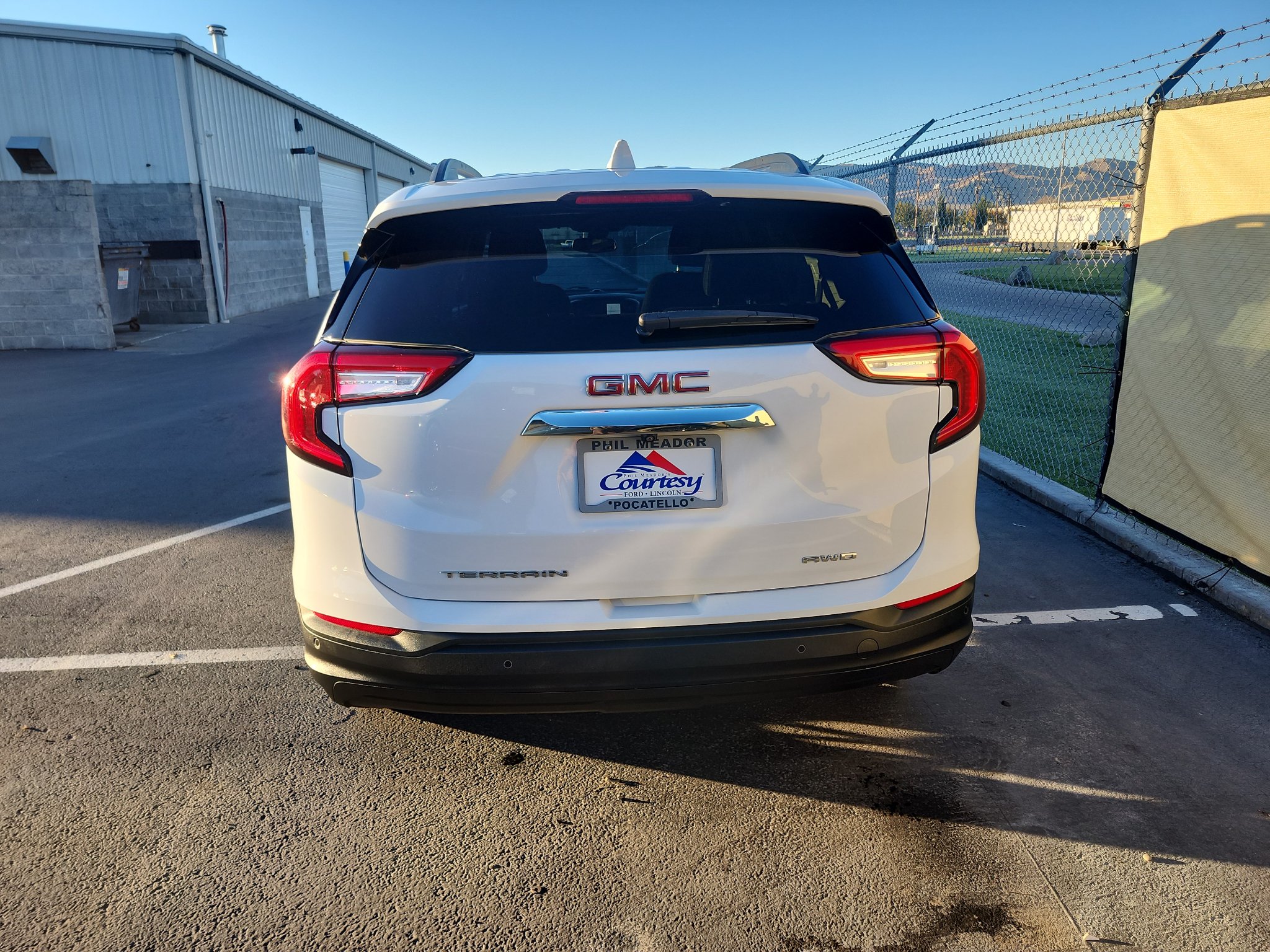 Used 2022 GMC Terrain SLE w/ Driver Convenience Package AWD/4WD image 4