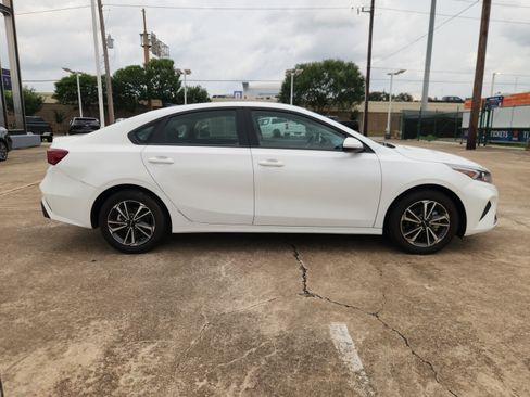 Used 2024 Kia Forte LXS FWD image 5