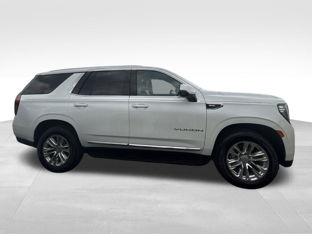 Used 2022 GMC Yukon SLT w/ SLT Luxury Package AWD/4WD image 2