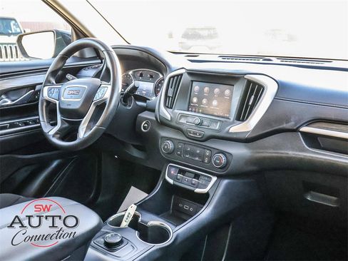 Used 2024 GMC Terrain SLE image 21