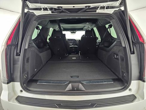 Used 2023 Cadillac Escalade ESV V image 18