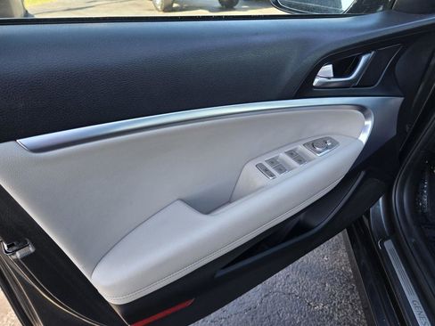 Used 2023 Genesis G70 2.0T image 35