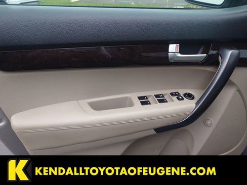 Used 2015 Kia Sorento LX image 17