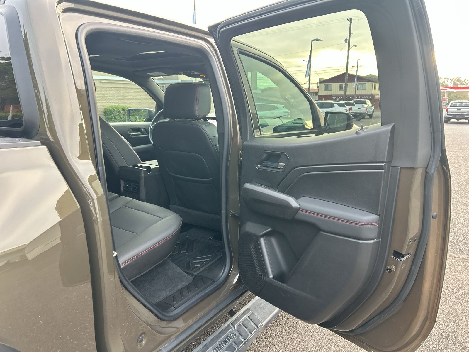 Used 2023 Chevrolet Colorado Z71 w/ Z71 Convenience Package 2 AWD/4WD image 31