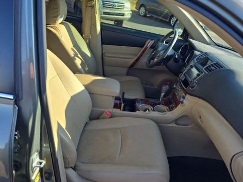 Used 2013 Toyota Highlander Limited image 20