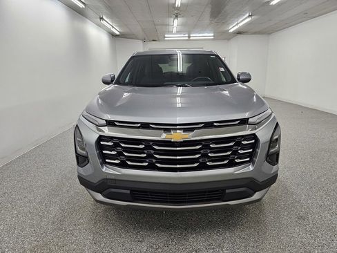Used 2025 Chevrolet Equinox LT FWD image 2