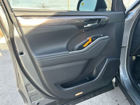 Used 2026 Toyota Highlander Limited image 13
