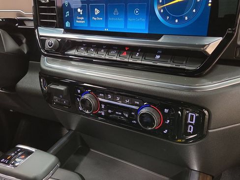 Used 2025 Chevrolet Silverado 1500 High Country w/ Technology Package AWD/4WD image 15