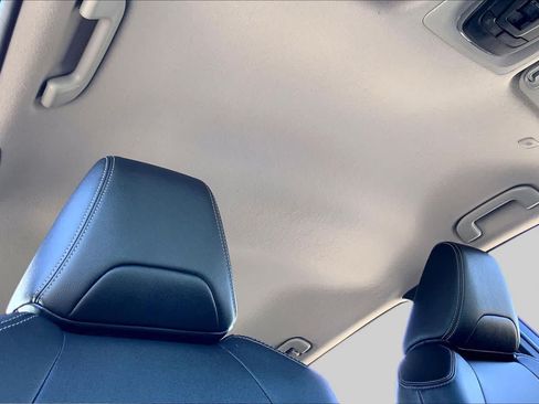 Used 2025 Toyota Corolla Cross XLE FWD image 14