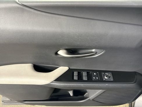 Used 2019 Lexus UX 250h 250h Base w/ Premium Package image 21