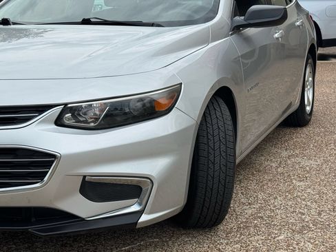 Used 2018 Chevrolet Malibu LS FWD image 3