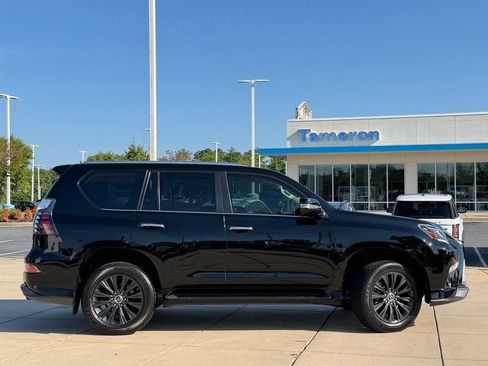 Used 2023 Lexus GX 460 Premium w/ Accessory Package AWD/4WD image 4