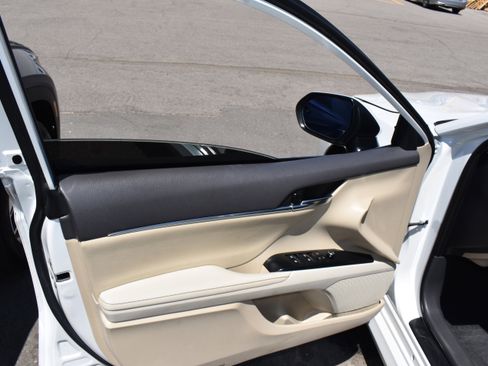 Used 2019 Toyota Camry XLE image 23