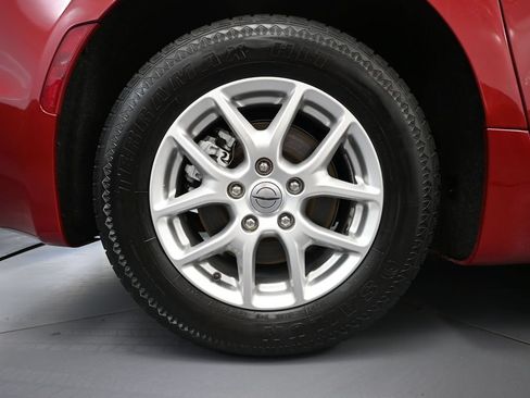 Used 2024 Chrysler Pacifica Touring-L FWD image 14