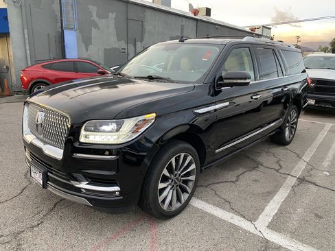 Used 2018 Lincoln Navigator L Select w/ Cargo Package image 2