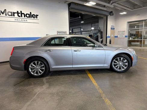 Used 2018 Chrysler 300 Limited AWD/4WD image 4