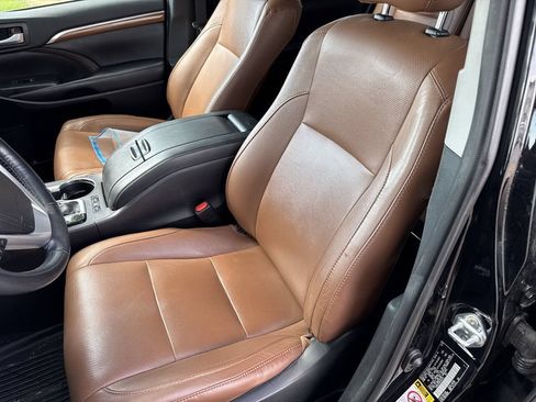 Used 2019 Toyota Highlander Limited Platinum AWD/4WD image 12
