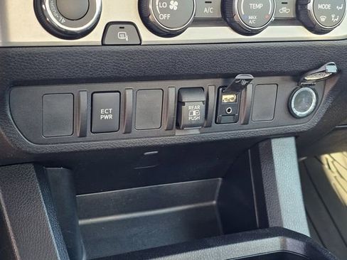Used 2019 Toyota Tacoma SR5 image 19