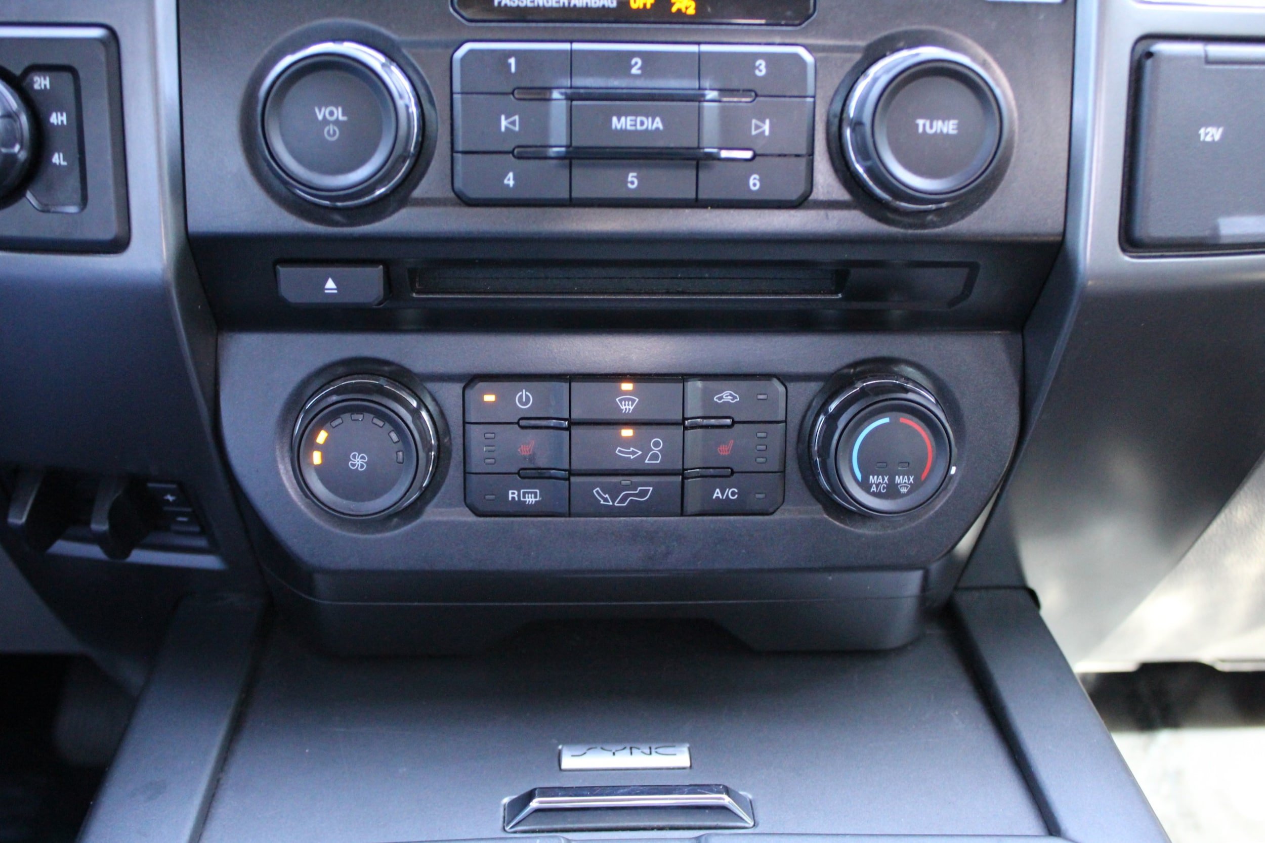 Used 2015 Ford F150 XLT w/ Equipment Group 302A Luxury AWD/4WD image 32