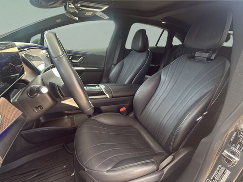 Used 2023 Mercedes-Benz EQE 500 4MATIC Sedan w/ Exclusive Trim Package image 9