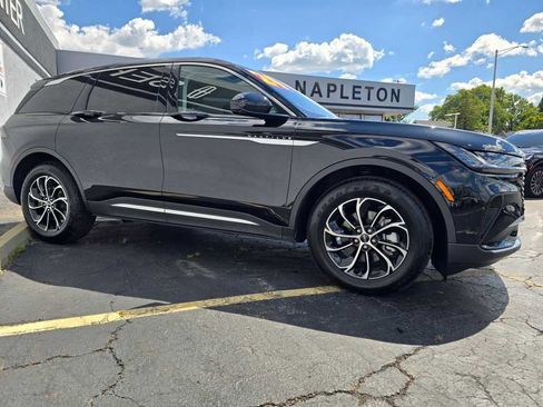 Used 2024 Lincoln Nautilus Premier image 17