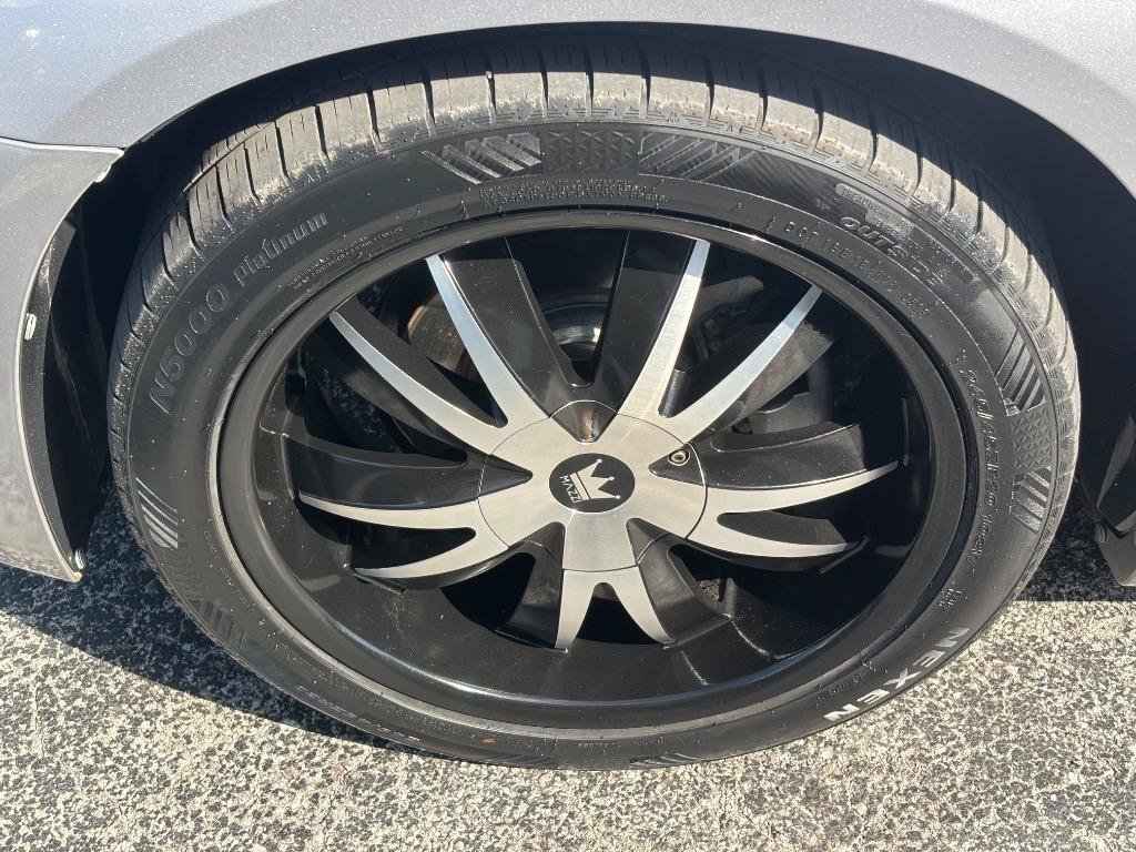 Used 2013 Chrysler 300 S RWD image 8