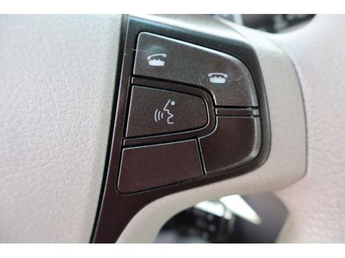 Used 2011 Toyota Sienna LE FWD image 13