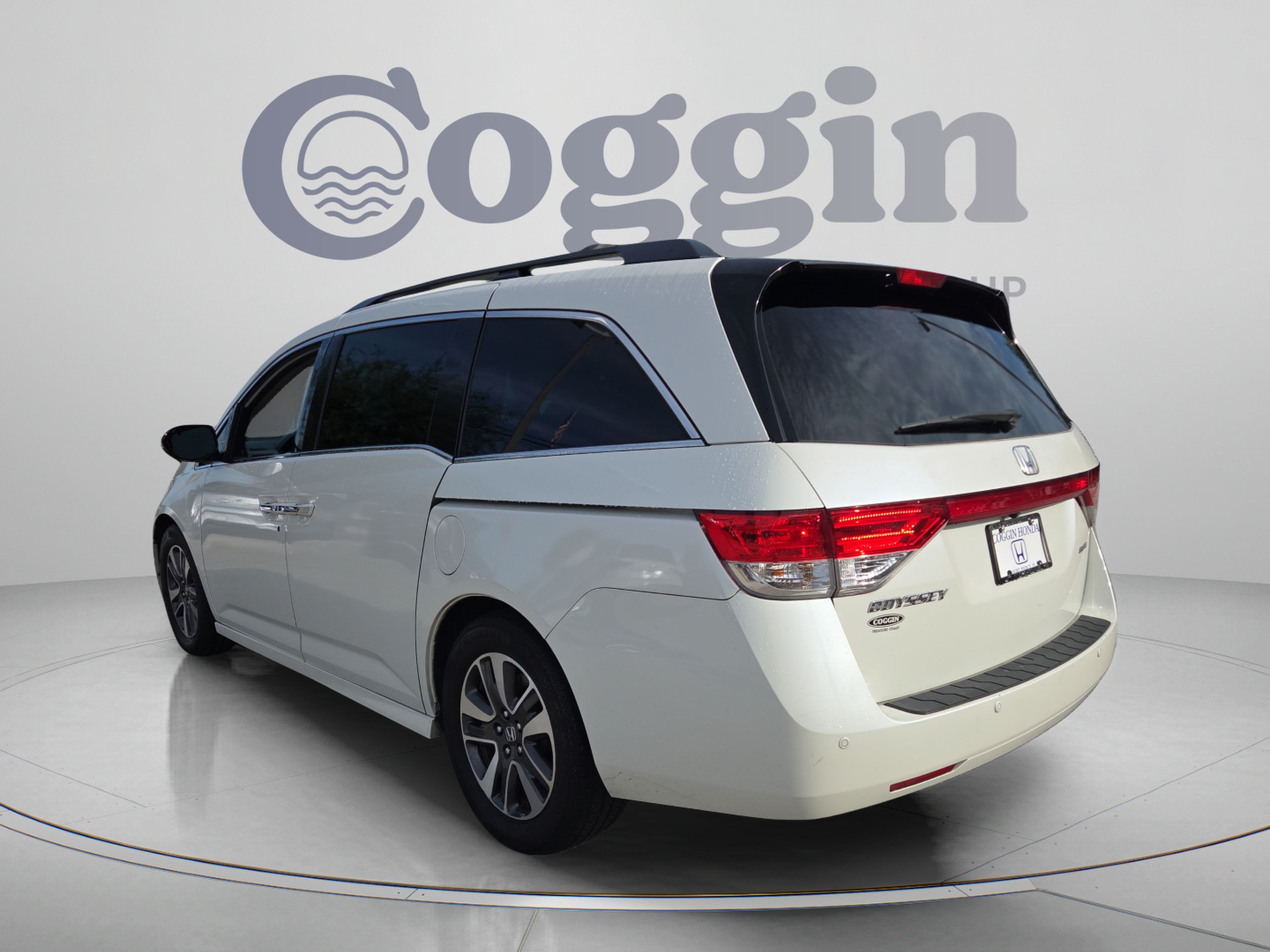 Used 2016 Honda Odyssey Touring Elite image 3