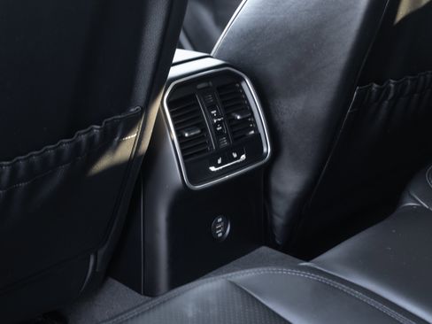 Used 2018 Porsche Macan S image 26