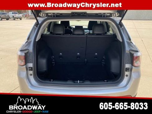 Used 2022 Jeep Compass Latitude image 10