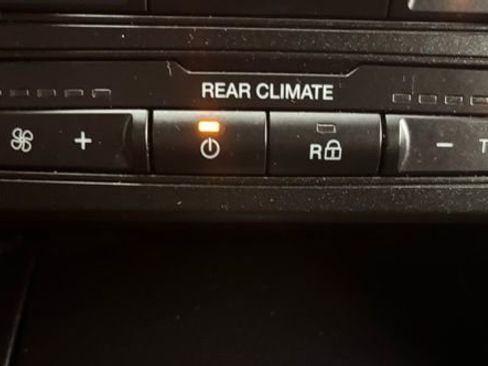 Used 2019 Ford Explorer XLT image 31