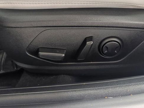 Used 2023 Hyundai Elantra Limited image 29