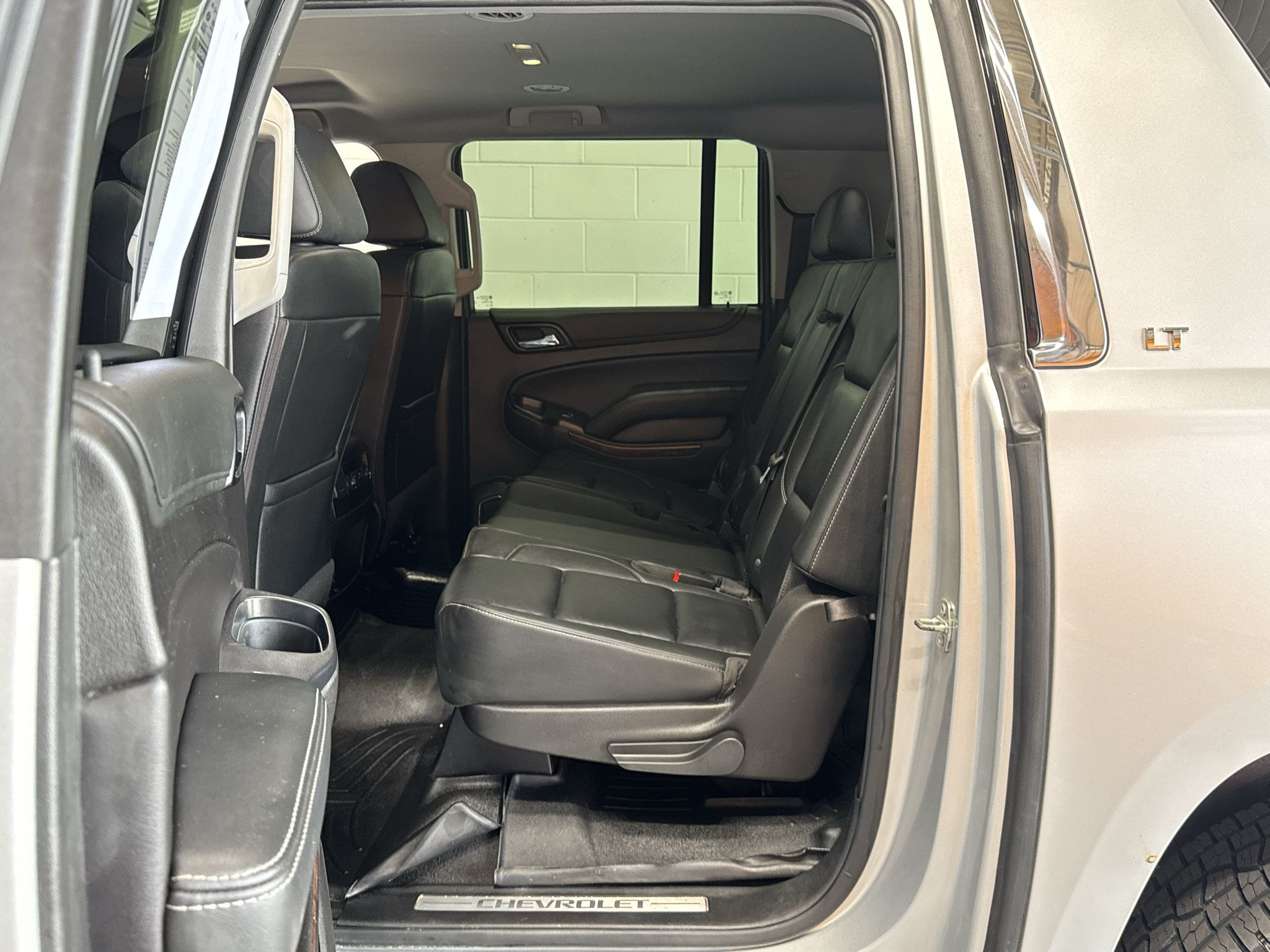 Used 2020 Chevrolet Suburban LT AWD/4WD image 10