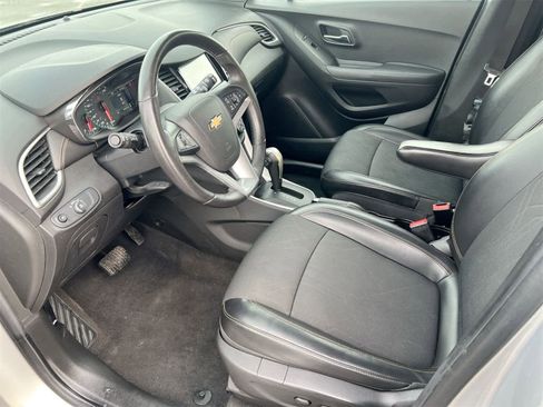 Used 2017 Chevrolet Trax LT w/ LT Convenience Package image 10