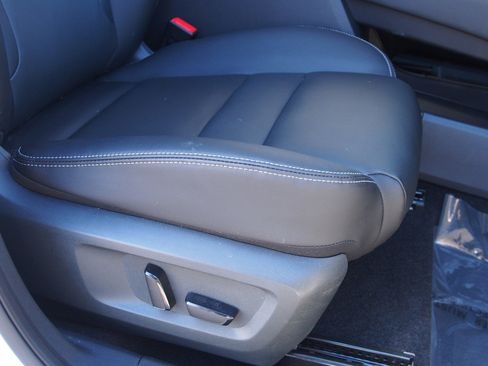 Used 2023 Nissan Rogue SL w/ SL Premium Package image 12