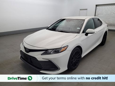 Used 2022 Toyota Camry LE FWD image 1