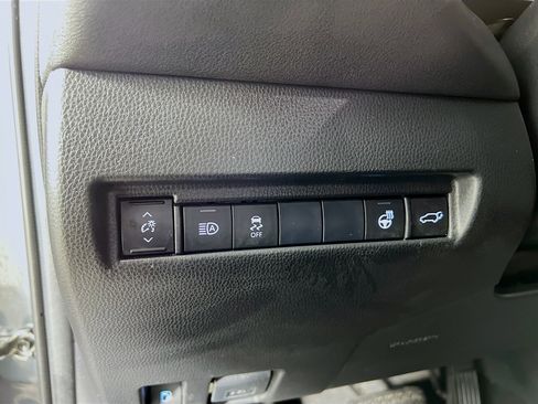 Used 2021 Toyota Venza XLE w/ Softex Package AWD/4WD image 10